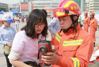 湖北孝感科技周市民零距离接触消防装备