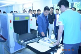 柬埔寨王国国家警察总署副署长兼金边市警察总局局长 三星上将苏通阁下率代表团到访守门神科技集团
