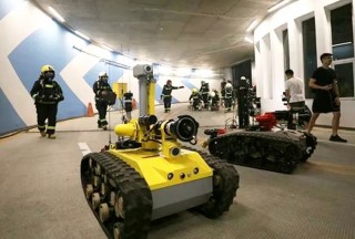 英勇！中信重工开诚智能消防机器人参加北京超高层建筑灭火演练